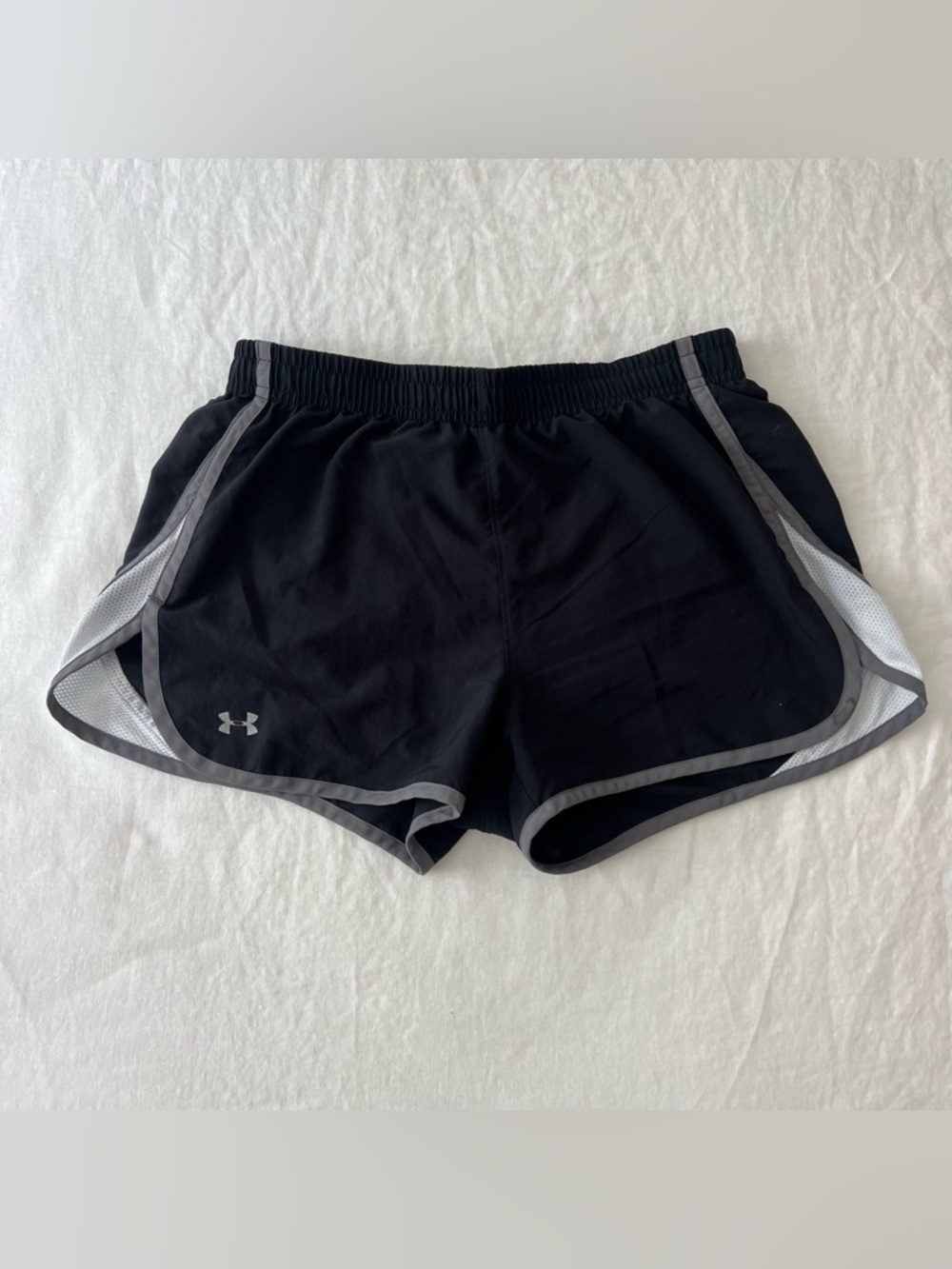 UNDER ARMOR Women's Black Athletic Semi-Fitted Running Shorts in Size Small